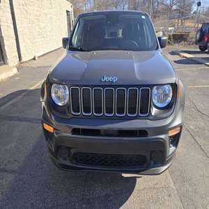 Jeep Renegade Latitude 2023 LIMPIO Y ASEQUIBLE - Product Image 1