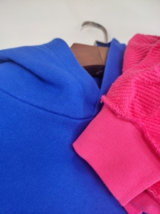 Sweats à capuche graphiques style streetwear en coton doux pour l'hiver, le collège, les voyages et les skate-parks – Personnalisation et vente en gros disponibles - Product Image 3