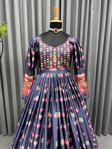 ชุดกาวน์ยาวและชุดเสื้อผ้าสำหรับผู้หญิงชุดกาวน์เย็บครบชุดสีกรมท่าชุดงานแต่งสำหรับผู้หญิง - Product Image 5