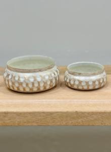 Pots à couvercle en fer lavé blanc rustique pour remplissage en cire Récipients en métal fabriqués à la main avec finition antique en deux tailles - Product Image 3