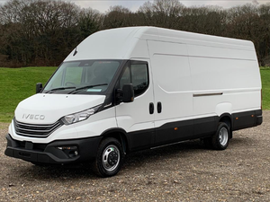 2025 blanco 35C18HA8 vagón automático 4100L H3 3.0ltr 180bhp diésel con asientos de cuero de cámara trasera de dirección derecha de 99 millas - Product Image 2