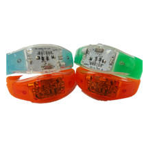 2023 nouveauté cadeaux contrôle du son lampe de poche Led Bracelet en Silicone cadeaux de fête Logo personnalisé LED clignotant Bracelet Bracelet - Product Image 5