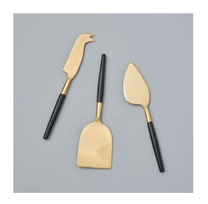 Ensemble de trois épandeurs de fromage en métal revêtus d'or de haute qualité, épandeur de fromage de qualité supérieure, serveur élégant pour Table et hôtel - Product Image 4