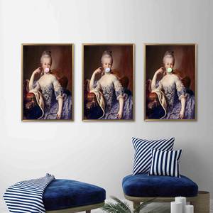 Arte de Marie Antoinette Bubble Gum: Elegante impresión en lienzo de estilo rococó francés, 3 piezas: con marco dorado - Product Image 1