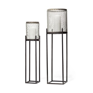 Bougeoirs contemporains en maille métallique pour la décoration d'allée de mariage Supports de sol minimalistes en métal noir avec ouragan galvanisé - Product Image 1