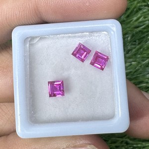 Premium Lab Grown Pink Sapphire Square Princess Cut 4*4 pour la fabrication de bijoux - Product Image 2