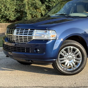 Vehículo Usado a Precio Accesible - Volante a la Izquierda |   Volante a la derecha |   LINCOLN NAVIGATOR RSS 4×4 2010 con 31 mil millas - Product Image 1