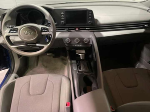 Elantra SE Cabriolet 2024 d'occasion, boîte automatique, moteur essence 4L, sièges en cuir, caméra de recul, écran tactile gauche, xénon, Euro IV - Product Image 5