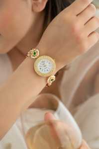 Esfera redonda chapada en oro Latón con reloj de pulsera chapado en oro con múltiples piedras Relojes para mujer Esfera de agua de oro de 18 quilates Estilo de ventana - Product Image 3