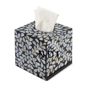 Boîte de rangement en bois carrée pour serviettes de table, best-seller, idéale pour les centres de table et la décoration. - Product Image 1