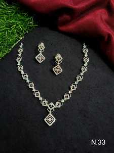 ENSEMBLE DE COLLIER DE MARIÉE EN DIAMANT AMÉRICAIN ET BOUCLES D'OREILLES CLASSIQUES ET DE HAUTE QUALITÉ ENSEMBLE DE BIJOUX DE MARIAGE POUR FEMMES DE STYLE CLASSIQUE - Product Image 4