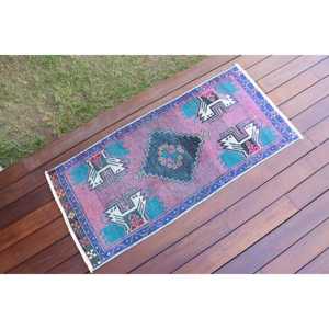 Alfombra Turca Pequeña de 1.7x3.7 pies, Alfombra de Lana Vintage con Diseño Floral Rosa - Product Image 2