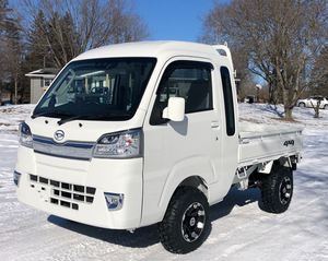 Camionnette compacte d'occasion pour le transport des petites entreprises, moteur économe en carburant, performances fiables. - Product Image 6