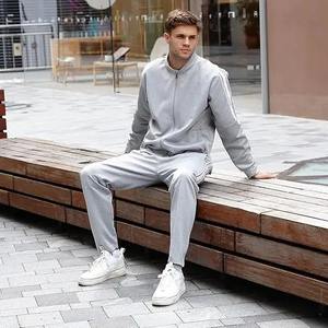 ชุดจ็อกเกอร์ผู้ชายโลโก้สั่งทำเป็นพิเศษ เป็นมิตรกับสิ่งแวดล้อม ผ้าฝ้าย 100% แห้งเร็ว สวมใส่สบาย เหมาะสำหรับออกกำลังกาย ชุดกีฬาสำหรับฝึกซ้อม ชุดวอร์มฤดูใบไม้ผลิ - Product Image 3