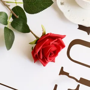 वास्तविक निर्माता फैक्टरी थोक उच्च गुणवत्ता वाले गुलाब कृत्रिम फूल नि:शुल्क नमूना उच्च गुणवत्ता वाली शादी भूनिर्माण सजावट