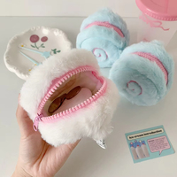 Sac à maquillage en peluche miniature mignon en forme d'écouteur, pochette à fermeture éclair légère pour le rangement des cosmétiques, des bijoux et des câbles