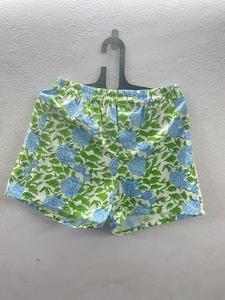 Pantalons courts d'été décontractés pour hommes Short imprimé feuilles vertes et fleurs Vêtements de plage légers et respirants Style vacances tropicales - Product Image 4