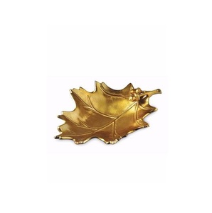 Plat de service en feuille de métal fabriqué à la main avec des détails complexes reflétant la compétence artisanale et l'excellence décorative traditionnelle - Product Image 2