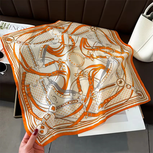 Tissu d'écharpe en satin doux imprimé sur mesure avec service de marquage OEM ODM pour la promotion d'entreprise, les événements et le marketing - Product Image 4