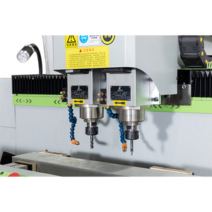 Machine de fraisage et de perçage CNC 4 axes JUNDE pour profilés en aluminium/PVC de fenêtres/portes 380V 2800W Fonctionnement facile - Product Image 5