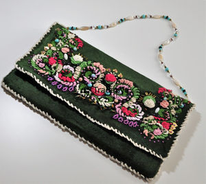 Pochette à broderie faite à la main pour femmes ethnique Tradebyd Patchwork sac à main avec fermeture à glissière caractéristique douce - Product Image 1