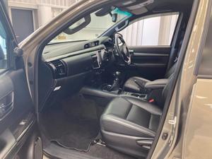 Toyota Hilux (24) 2024 - 2.8 D-4D Invincible X Pick-up Double Cabine 4 portes Diesel Manuelle 4x4 Euro 6 / Conduite à droite - Product Image 6