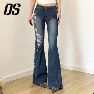 2025年新趋势 DS 女式蓝色牛仔喇叭裤 白色花卉刺绣阔腿牛仔裤 - Product Image 4