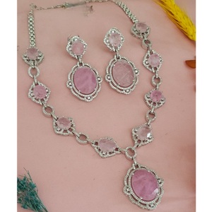 ชุดสร้อยคอเพทายสีเงินพร้อมต่างหูแฟชั่นสำหรับงานแต่งงานคอลเลกชันสวมใส่สำหรับผู้หญิง - Product Image 5