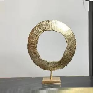 Sculpture ronde en métal doré radieuse, art abstrait, orb fluide, déclaration audacieuse, accent de table, décoration contemporaine unique - Product Image 6