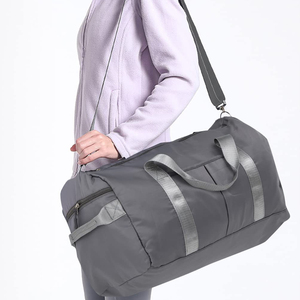 Sac polochon léger et confortable de haute qualité en polyester imperméable fabriqué pour le sport des hommes pliable avec une faible quantité minimale de commande - Product Image 2