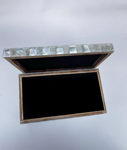 Caja de almacenamiento de resina y hueso hecha a mano para decoración del hogar y organización de joyas en formas personalizables y acabados multicolores - Product Image 4