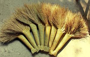 Balai à fouet Vintage fait à la main, décoration de maison asiatique, balai de balayage naturel, manche à main - Product Image 5