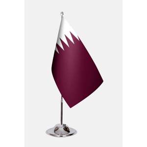 Drapeaux de table du Qatar imprimés numériquement avec mât en aluminium - Product Image 1