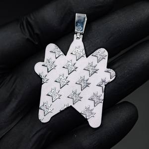 จี้เพชรโมอิสซาไนต์แบบ Iced VVS เงินแท้ S925 สไตล์ฮิปฮอป พร้อมสลักอักษร โลโก้ และออกแบบส่วนตัว รับผลิตแบบ OEM ODM - Product Image 3