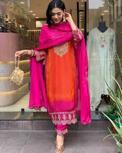 LANZAMIENTO NUEVO DISEÑADOR KURTA PENT CON DUPATTA TELA PESADA CHINON SEDA CON IMPRESIÓN DIGITAL Y TRABAJO DE BORDADO PESADO - Product Image 4