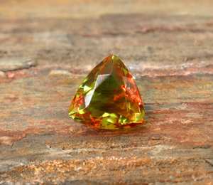 Pierre précieuse alexandrite certifiée CGI du Brésil Pierre alexandrite changeante multicolore 8Ct Trillion Cut Loose Alexandrite Gemstone - Product Image 4