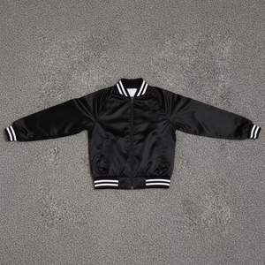 Chaqueta Bomber Varsity de Invierno para Hombre de Alta Calidad, Personalizada, con Ribete de Piel de Oveja, Material de Poliéster/Algodón - Product Image 6