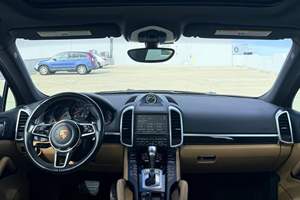 Porsche Cayenne AWD 2016 Usado, Paquete Premium - Product Image 4