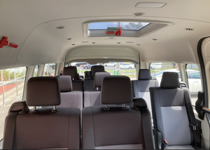 Toyota Hiace Bus 2020 Súper Limpio, 11-20 Asientos, Transmisión Automática, Gasolina, Volante a la Derecha, Velocidad Máxima Superior a 130 km/h, En Venta - Product Image 5