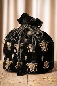 BRODERIE ZARI DORÉE SUR SAC POTLI EN VELOURS NOIR PERLES DE VERRE EN CRISTAL, PERLES, TRAVAIL DE PIERRE POUR FÊTE/MARIAGE @ 2024 - Product Image 2