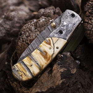 Couteau de poche pliant en acier damas personnalisé Offre Spéciale avec belle poignée prise en charge OEM rasoir tranchant avec gaine en cuir - Product Image 5