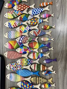 Poisson élégant en bois fait main ajoute une touche calme et naturelle à l'intérieur - Product Image 2