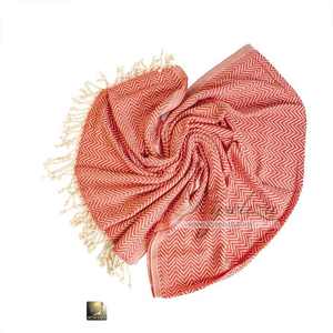 Serviette de plage d'été turque en coton biologique 100% rayée surdimensionnée avec bord à pompon Texture douce à séchage rapide et légère - Product Image 1