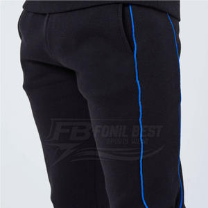 ชุดวอร์มผู้ชายแบบมีฮู้ด 2 ชิ้น สีพื้น ผลิตโดย OEM สามารถปรับแต่งสีได้ ผลิตจากผ้าฝ้าย 100% เหมาะสำหรับใส่ลำลองในฤดูหนาว ระบายอากาศได้ดี - Product Image 4