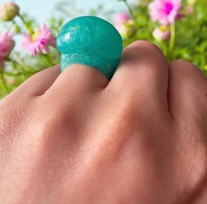 Anneaux en résine acrylique de forme ronde, fabriqués à la main, anneaux d'amour pour femmes, bijoux de fête, vente en gros au meilleur prix - Product Image 4