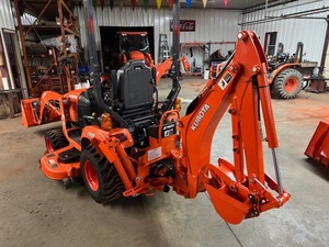 Tracteur de jardin Kubota 45HP 4x4 avec chargeur frontal et pelle arrière, tracteur multifonctionnel sur roues - Product Image 3