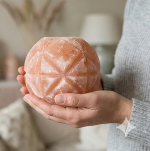 Paire de sphères sculptées en sel de l'Himalaya pakistanais, cristaux de sel rose naturel, boules de guérison, artisanat, décoration bien-être - Product Image 5