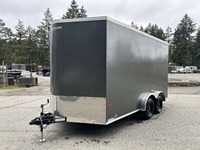 Remorque de transport fermée couleur beige, double essieu, accès latéral 2 portes, unité de stockage robuste tractable à vendre