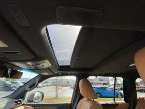 Lexus LX 600 2024 en Excelentes Condiciones, SUV Diésel Turbo de Lujo, Asientos de Cuero, Neumáticos R18, Interior Oscuro, en Venta - Product Image 2