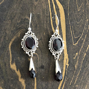 Boucles d'oreilles pendantes en onyx noir plaqué or 18 carats avec forme de couronne, style mignon, émeraude et perle, goutte d'eau en diamant pour mariage et fête - Product Image 1